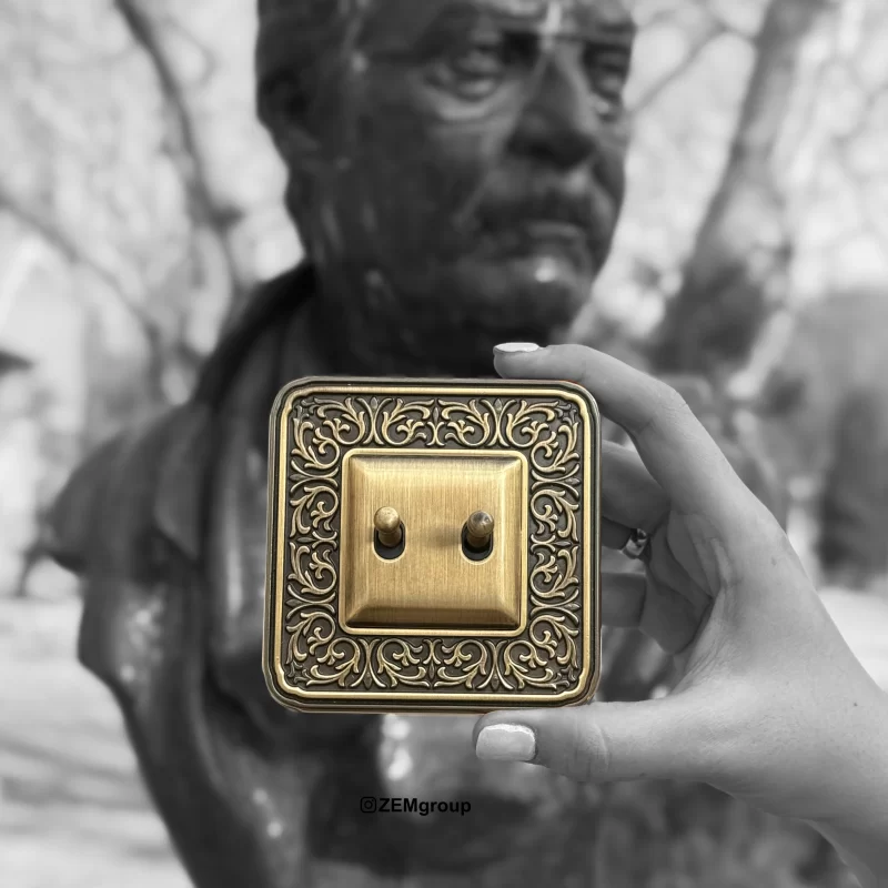 کلید و پریز کلاسیک