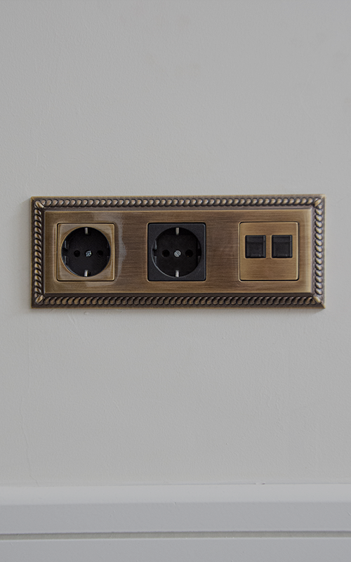 SEVILLA-LIGHTSWITCH
